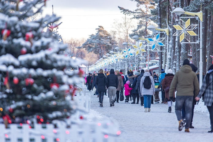 Palanga pradeda šventinį Kalėdų laikotarpį: įžiebiama išskirtinė eglių eglė, viešbučiai siūlo žiemiškas pajūrio atostogas