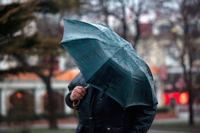 Pavojingas vėjas Lietuvoje: stiprėjantys gūsiai pajūryje gali pasiekti iki 20 m/s.