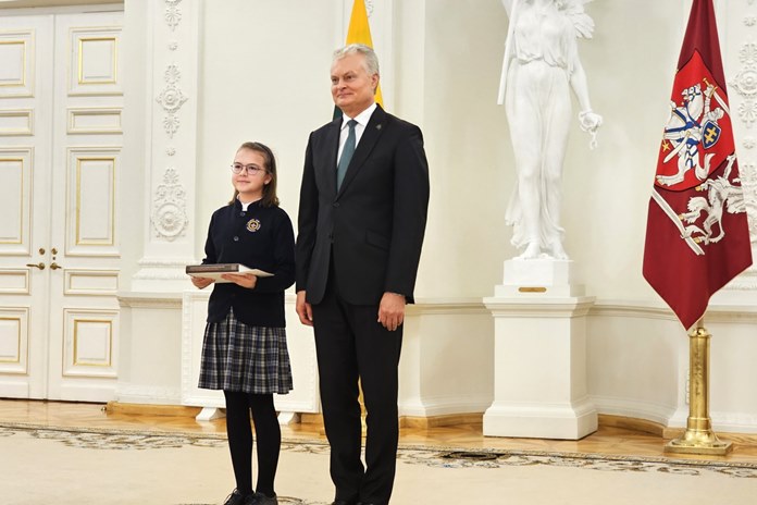 Konstitucijos egzamino laimėtoja Vlado Jurgučio progimnazijos mokinė Elada Zažeckytė