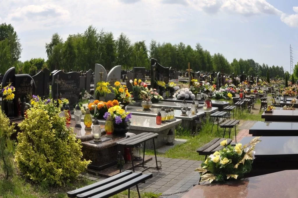 Kuo skiriasi Vėlinės ir Visų Šventųjų diena?