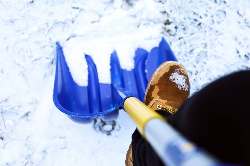 Darbo inspekcija įspėja: žiemą – daugiau pavojų darbuotojams